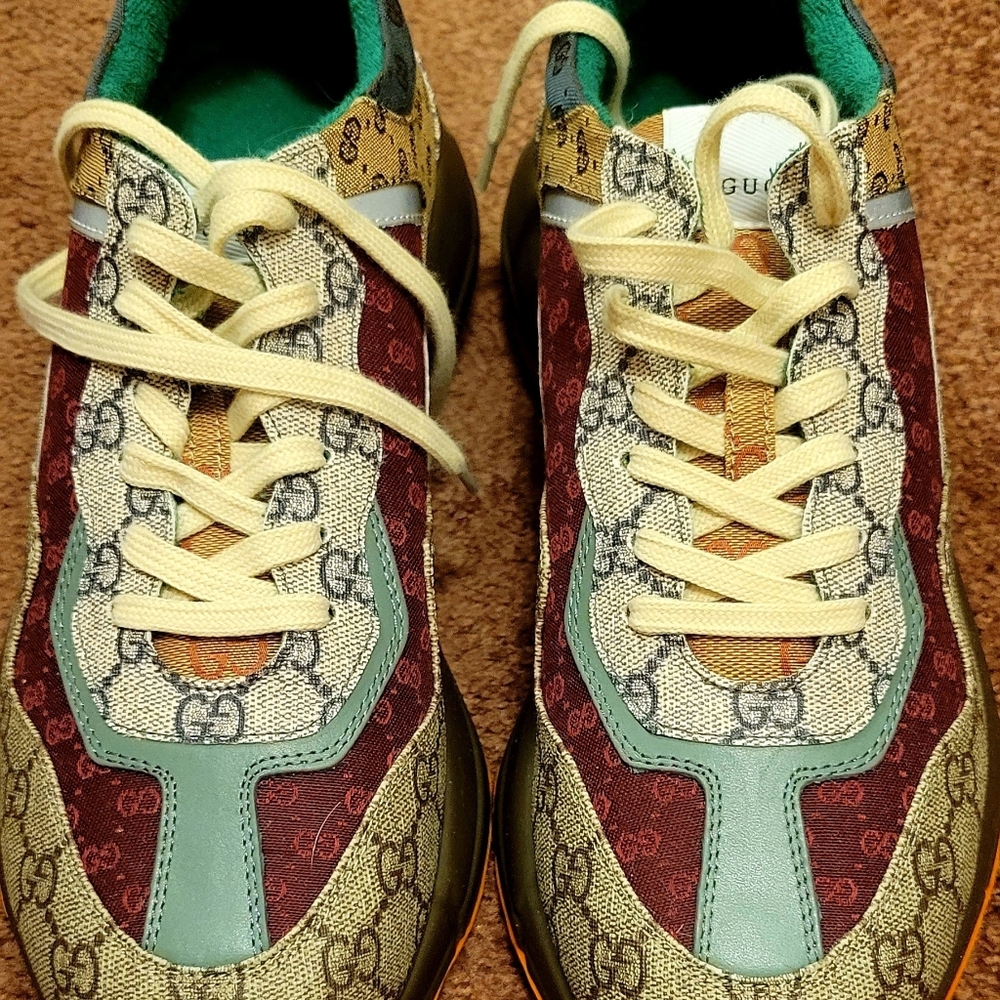 Casual shoes